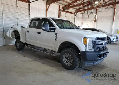 2017 Ford F250 Super Duty z USA, uszkodzony, nr VIN 1FT7W2B68HEE27189